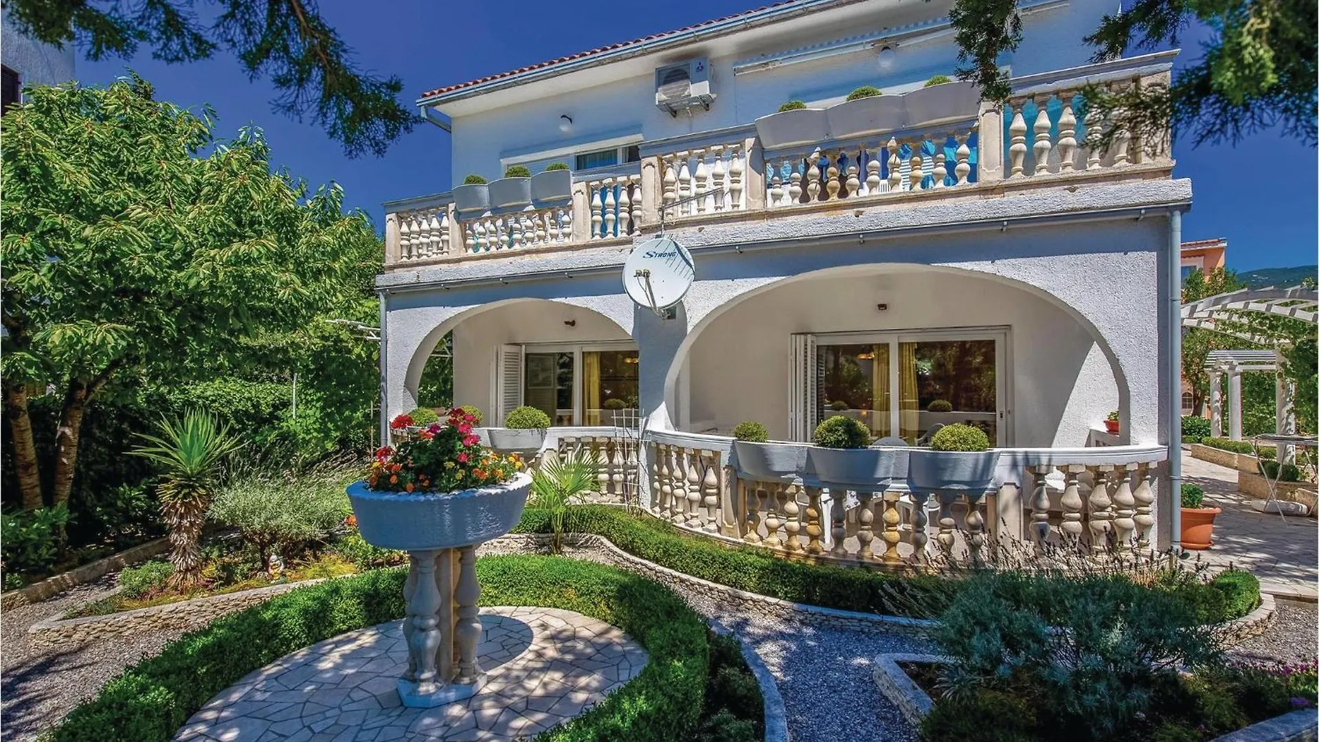 Amazing Apartment In Novi Vinodolski With Wifi